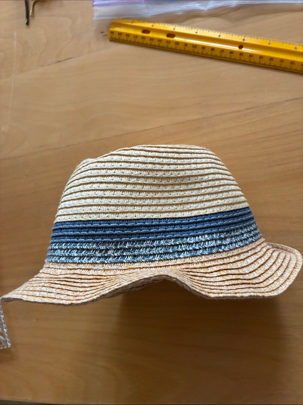 Spifffy two-toned child’s hat in VGUC